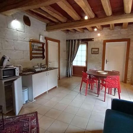 Le Logis De La Tour Villa Loudun Bagian luar foto